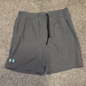 Under Armour Men's Medium Fitted Charcoal Gray HeatGear Athletic Shorts